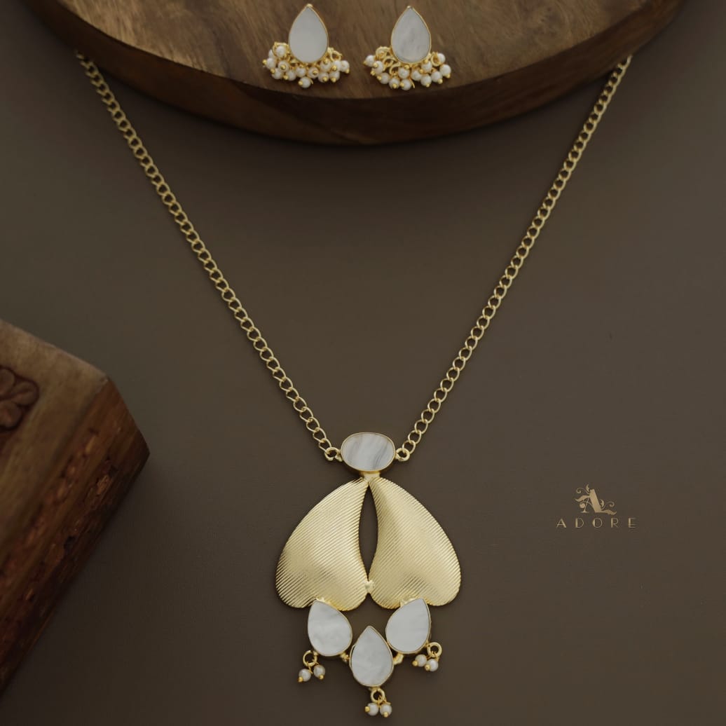 Golden Akshi MOP + Glossy Neckpiece With Earring