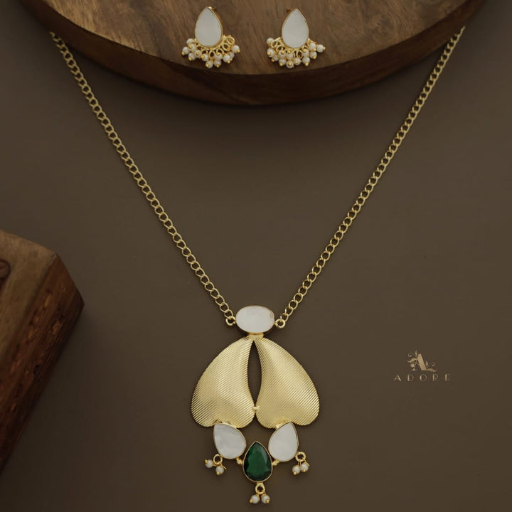 Golden Akshi MOP + Glossy Neckpiece With Earring