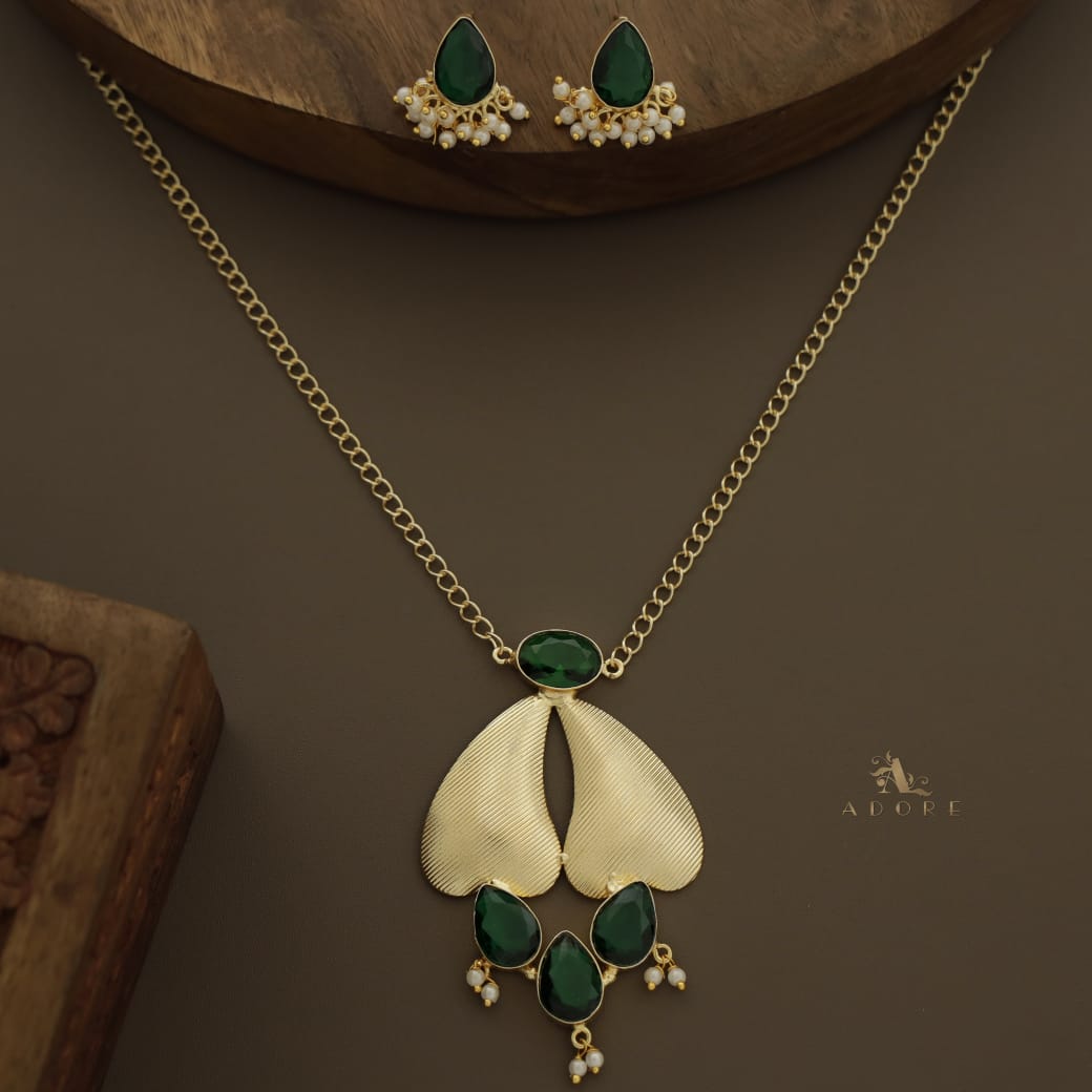 Golden Akshi MOP + Glossy Neckpiece With Earring