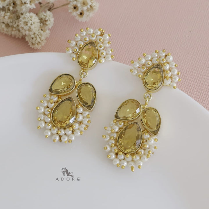 Tetra Glossy Drop Cluster Pearl Earring
