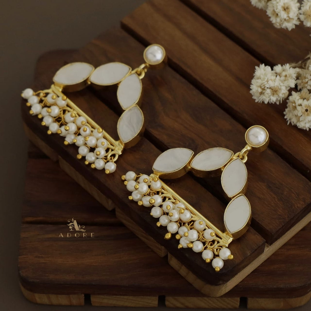 Ellipse MOP Stick Pearl Earring