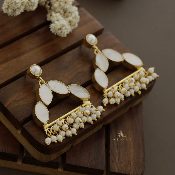 Ellipse MOP Stick Pearl Earring