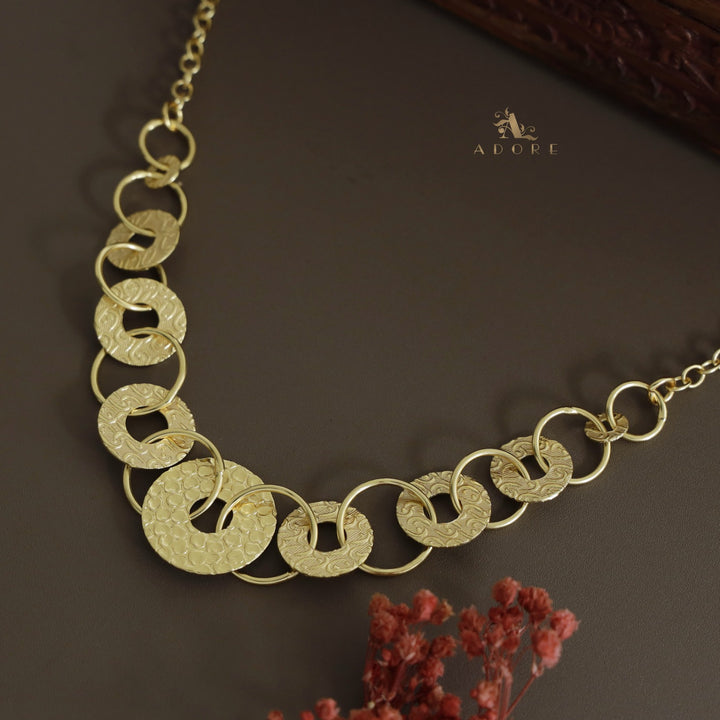 Textured Chainy Circle Neckpiece / Short Neckpiece