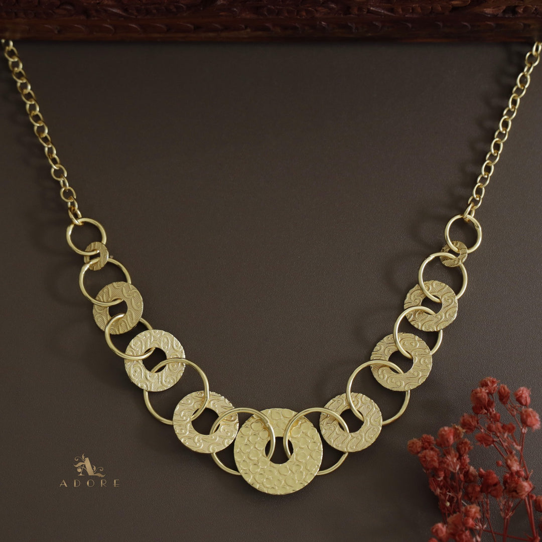 Textured Chainy Circle Neckpiece / Short Neckpiece