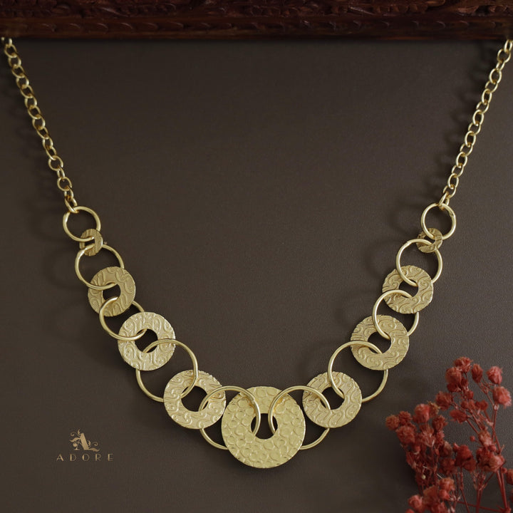 Textured Chainy Circle Neckpiece / Short Neckpiece