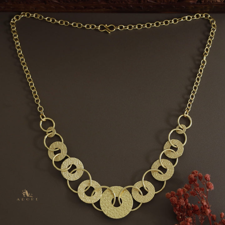 Textured Chainy Circle Neckpiece / Short Neckpiece