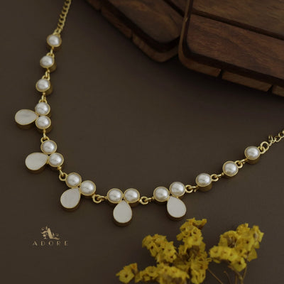 Elsia Pearly MOP Drop Short Neckpiece