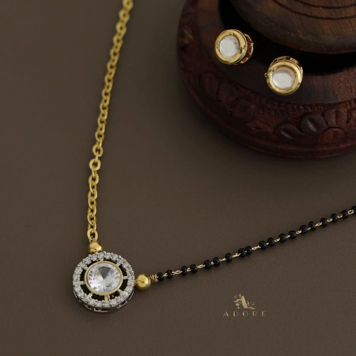 Mrithu Mangalsutra Short Neckpiece With Kundan Stud