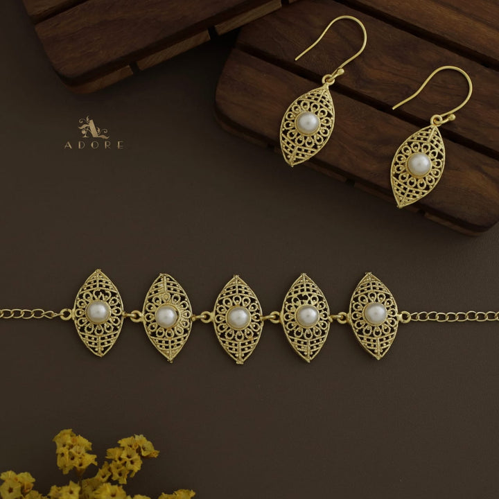 Juliet Ellipse Textured Design Pearl Choker With Drop