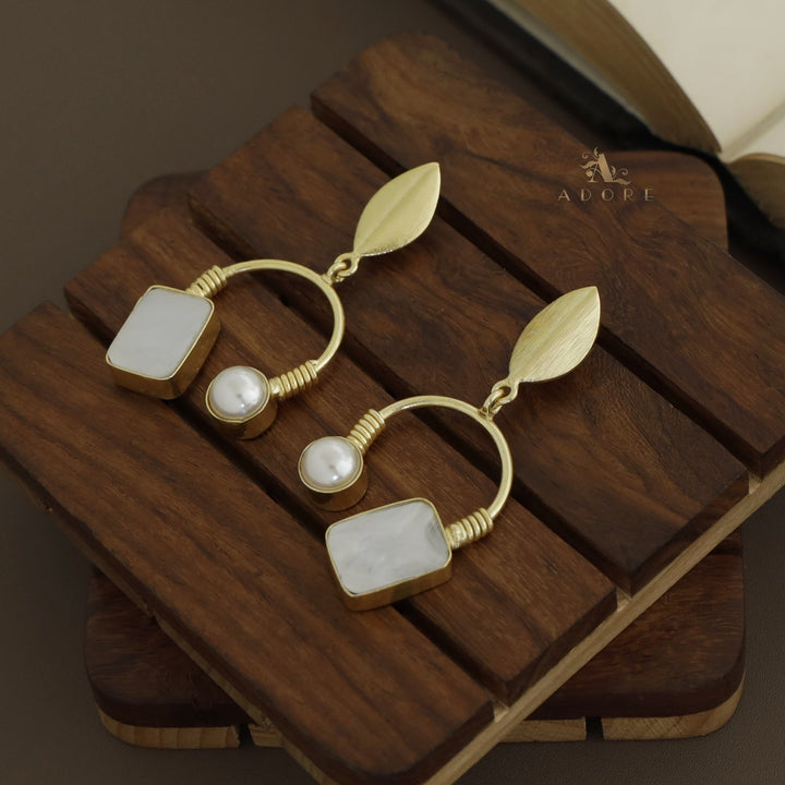 Abhira Fold Leaf Rectangle MOP + Pearl Earring