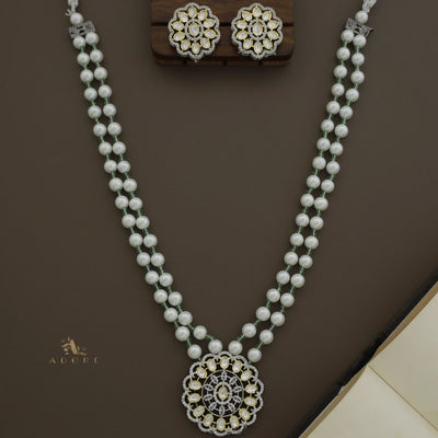 Hiranika Dual Tone Kundan Long Neckpiece With Earring