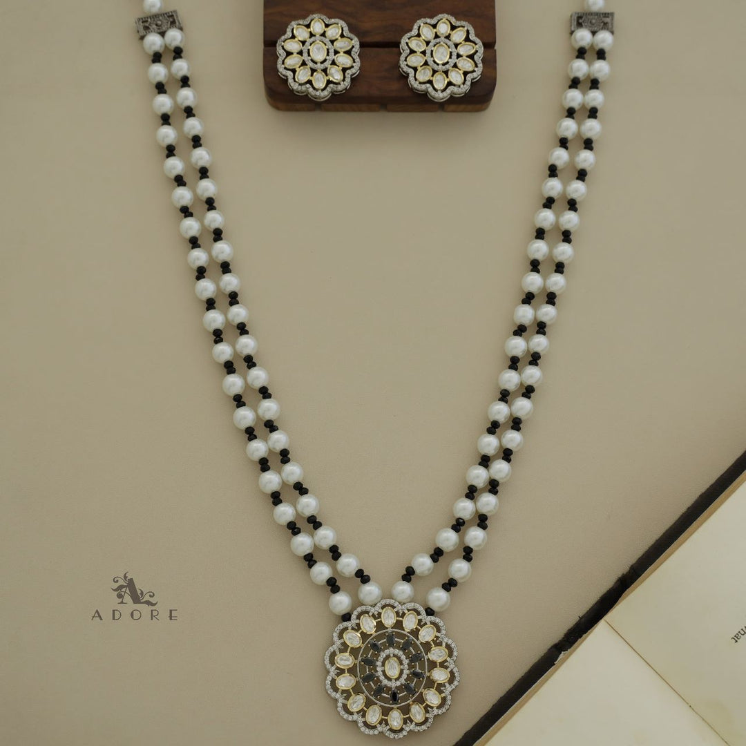 Hiranika Dual Tone Kundan Long Neckpiece With Earring