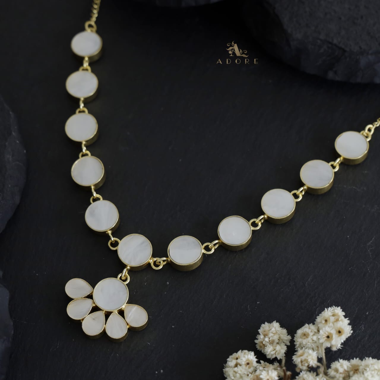Round MOP Half Flower Neckpiece