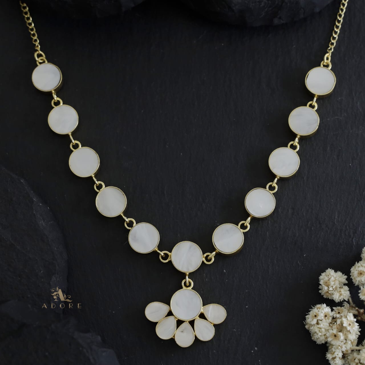 Round MOP Half Flower Neckpiece