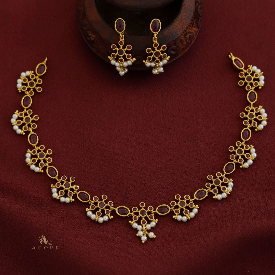 Dharani Pearl Short Neckpiece With Earring