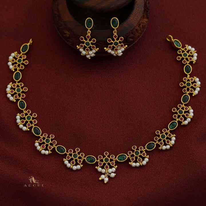 Dharani Pearl Short Neckpiece With Earring