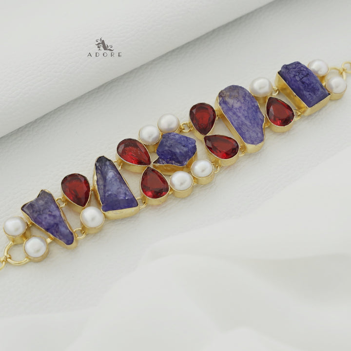 Tapni Pearl Choker