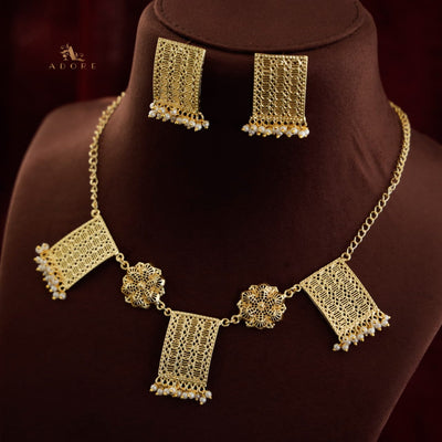 Aagney Foil Pearl Short Neckpiece With Earring