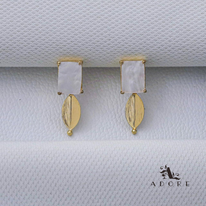 Golden Claw Rectangle One Fold Leaf Earring