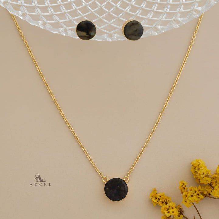 Avianna Round Raw Stone Neckpiece With Stud