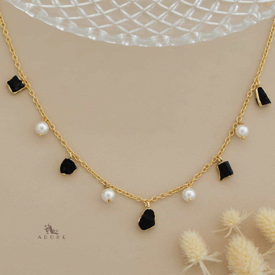 Mawar Raw Stone Pearl Neckpiece