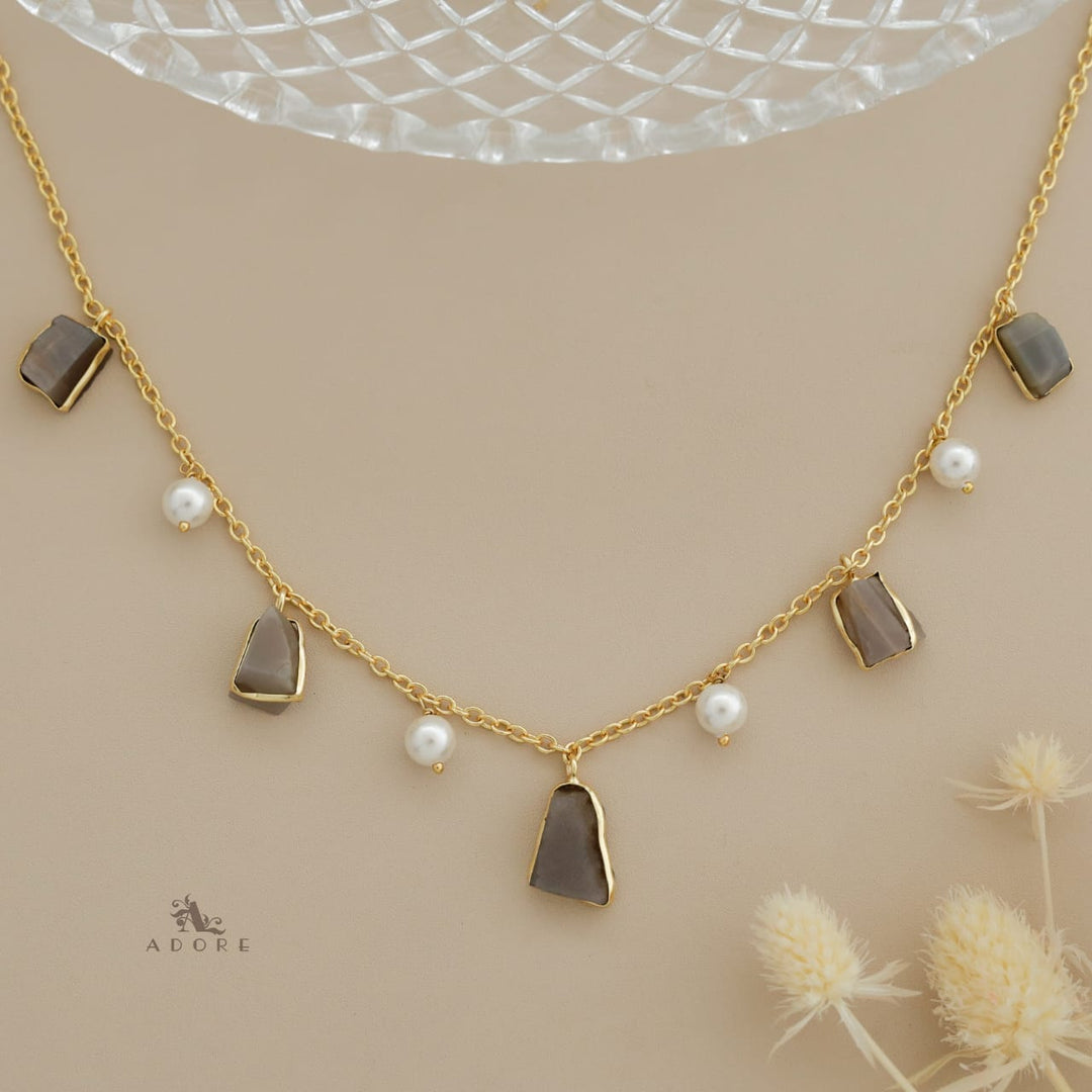 Mawar Raw Stone Pearl Neckpiece