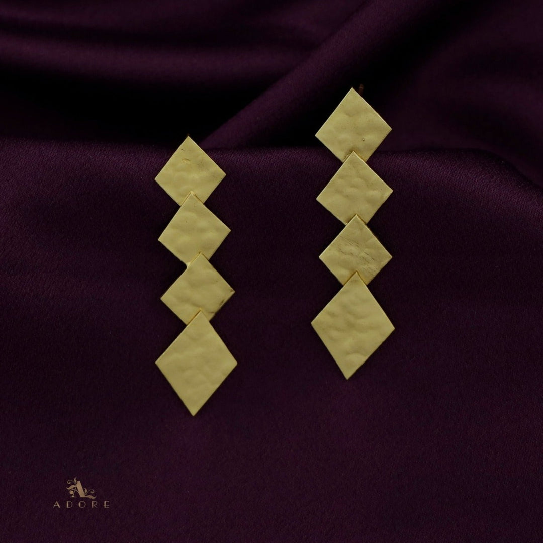 Hammered 4 Diamond Earring