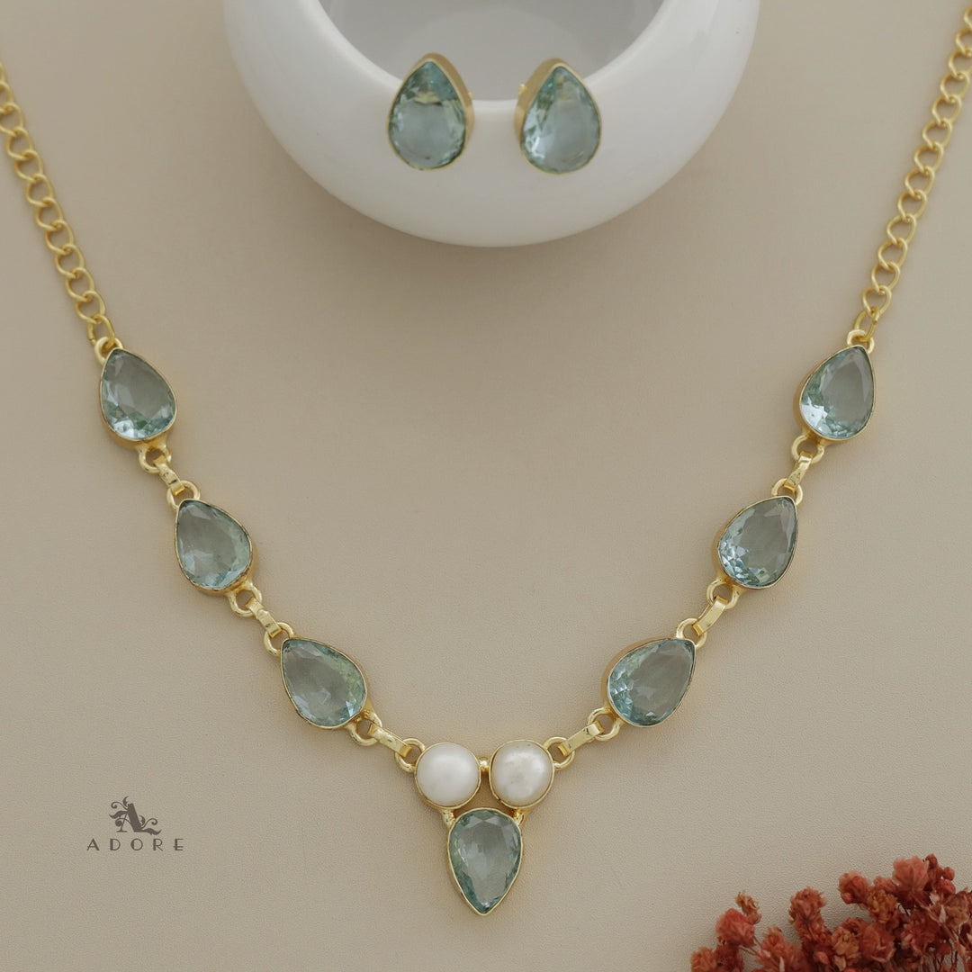 Andaaz Drop Glossy Baroque Neckpiece With Stud