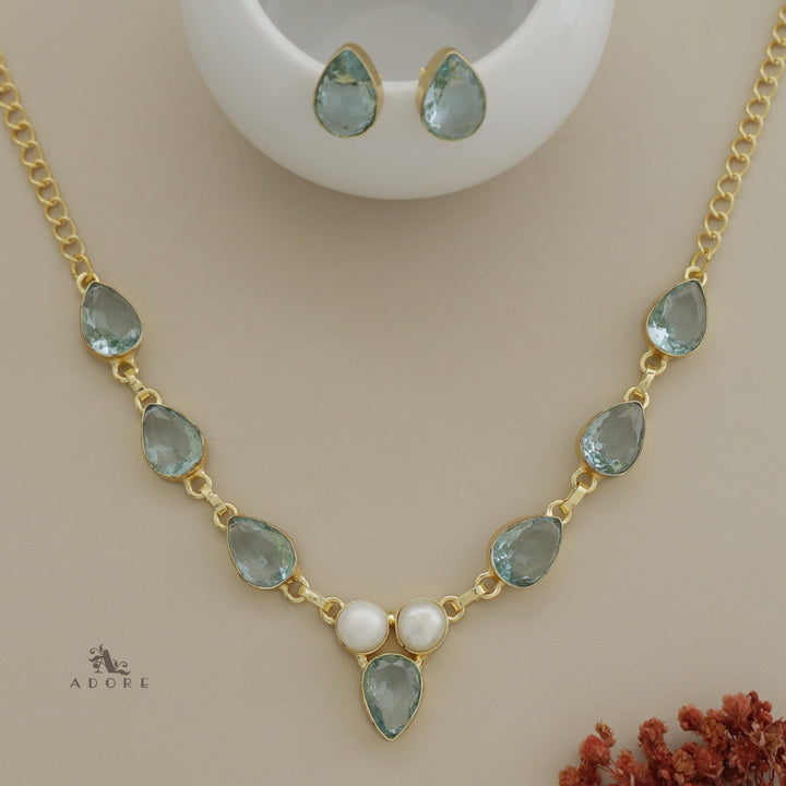 Andaaz Drop Glossy Baroque Neckpiece With Stud