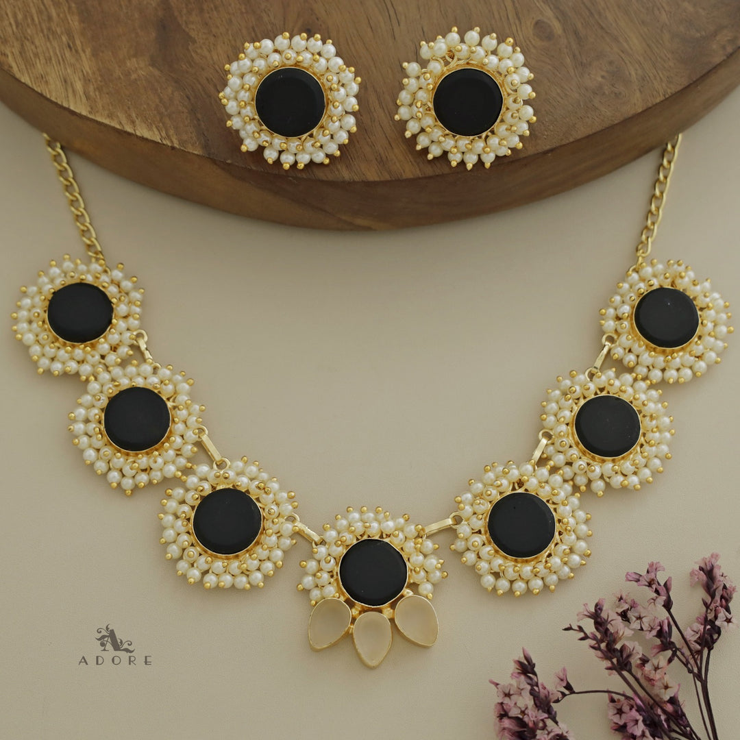 Centric Full Pearl Neckpiece