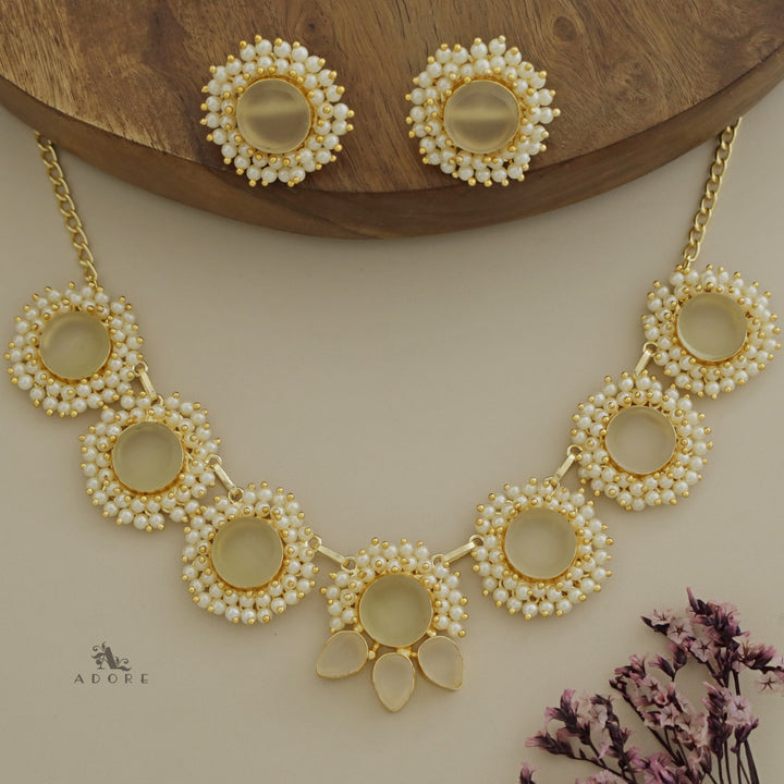 Centric Full Pearl Neckpiece