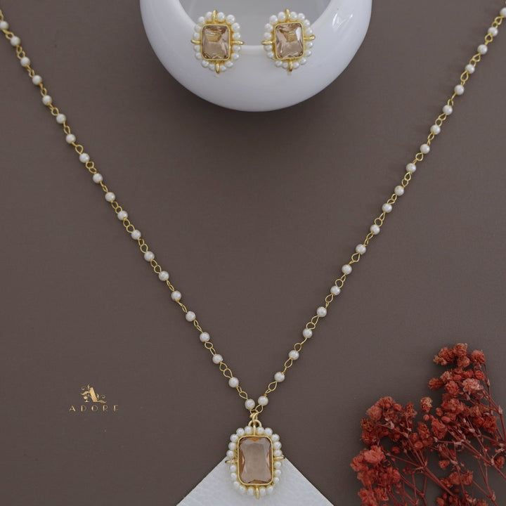 Nasmiya Cluster Pearl Rectangle Glossy Neckpiece With Stud