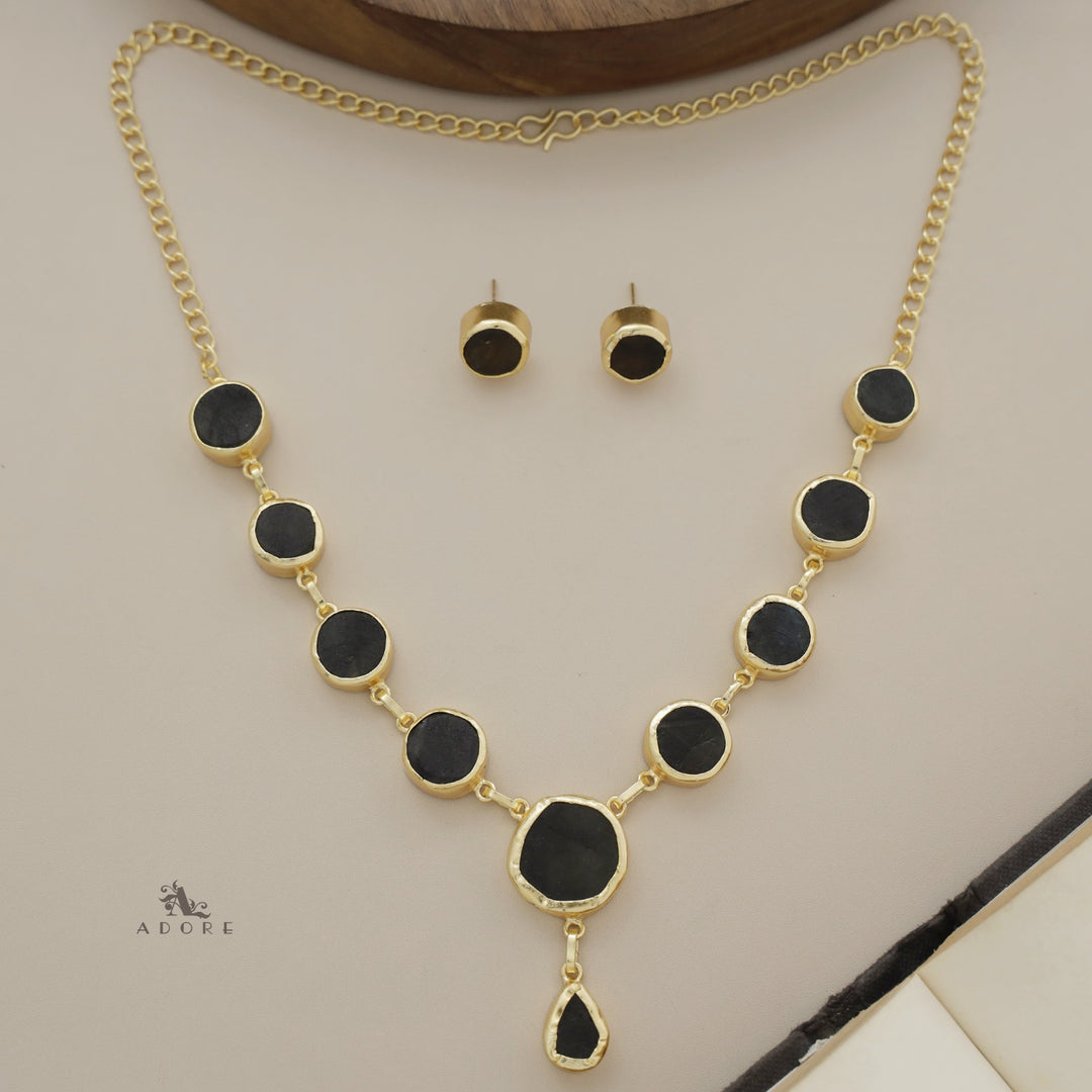 Marleigh Raw Stone Neckpiece With Stud