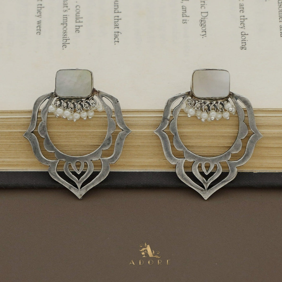 Antique Floranto Glossy Rectangle Pearl Earring