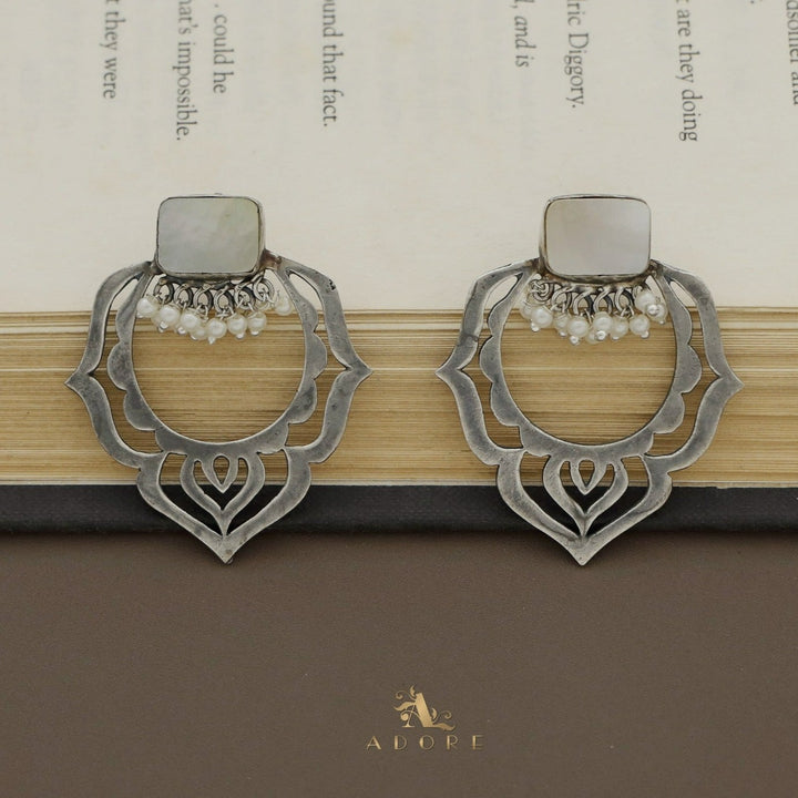 Antique Floranto Glossy Rectangle Pearl Earring