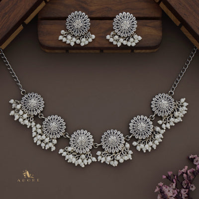 Sahaana Antique Pearl Short Neckpiece With Earring