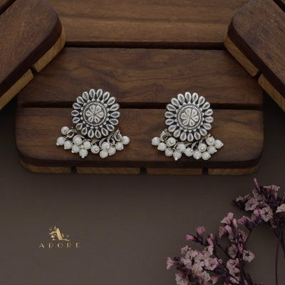 Sahaana Antique Pearl Short Neckpiece With Earring