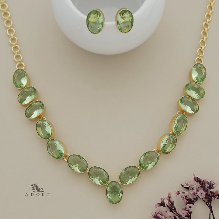 Glam Neckpiece Plus Stud