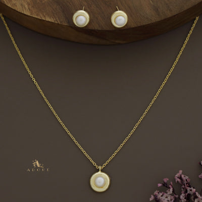 Pearl Eye Necklace With Stud