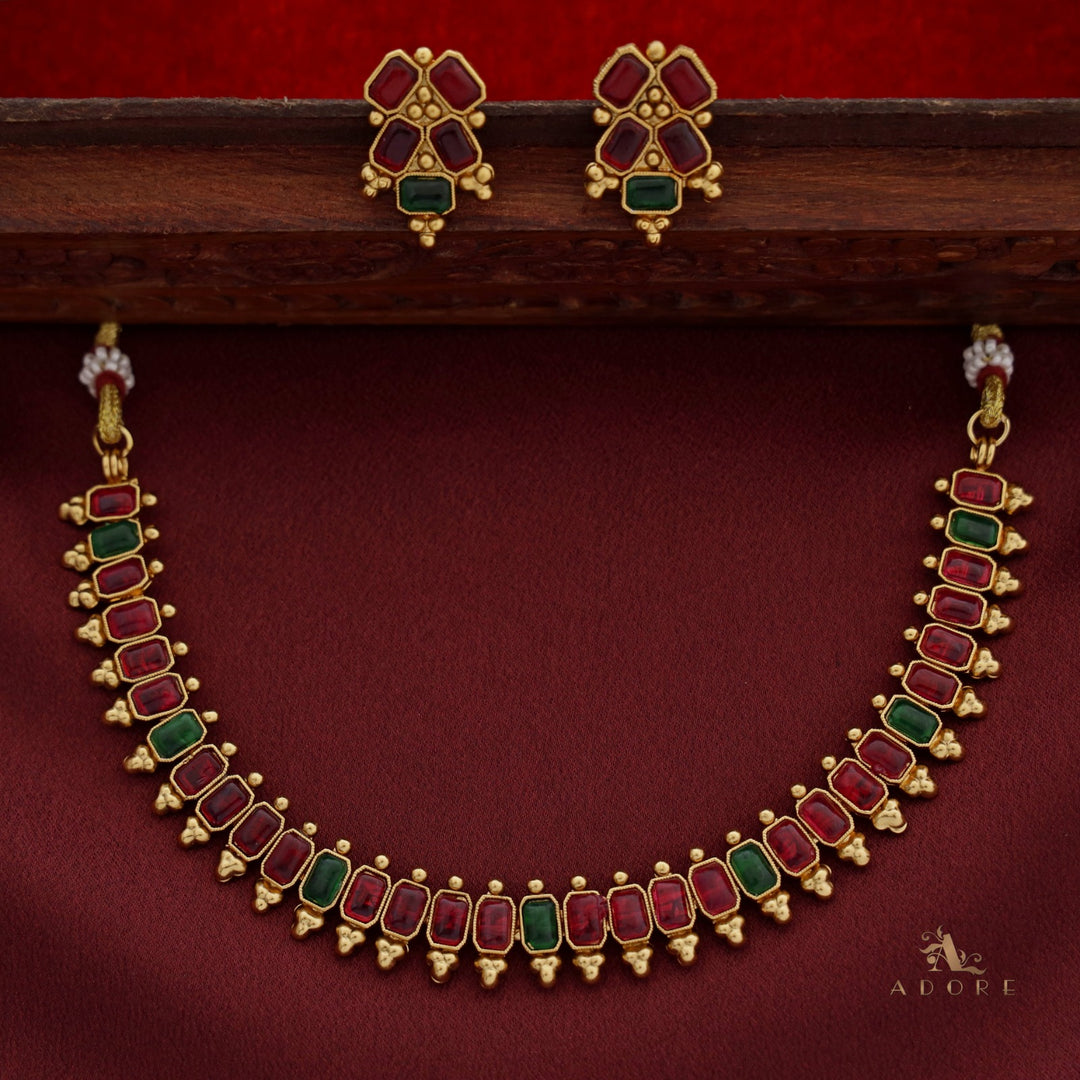 Suchithra Short Neckpiece With Earring