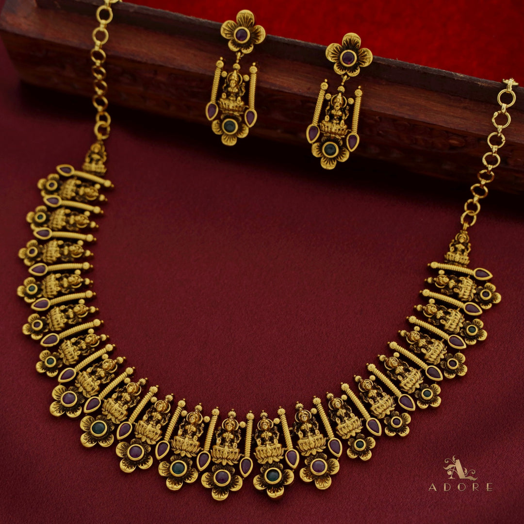 Trimbaki Premium Neckpiece With Earring