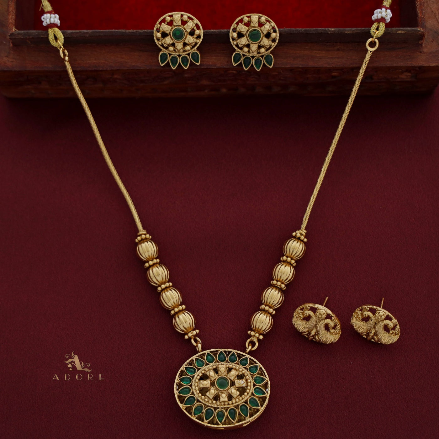 Sauravi Reversible Neckpiece With Earrings