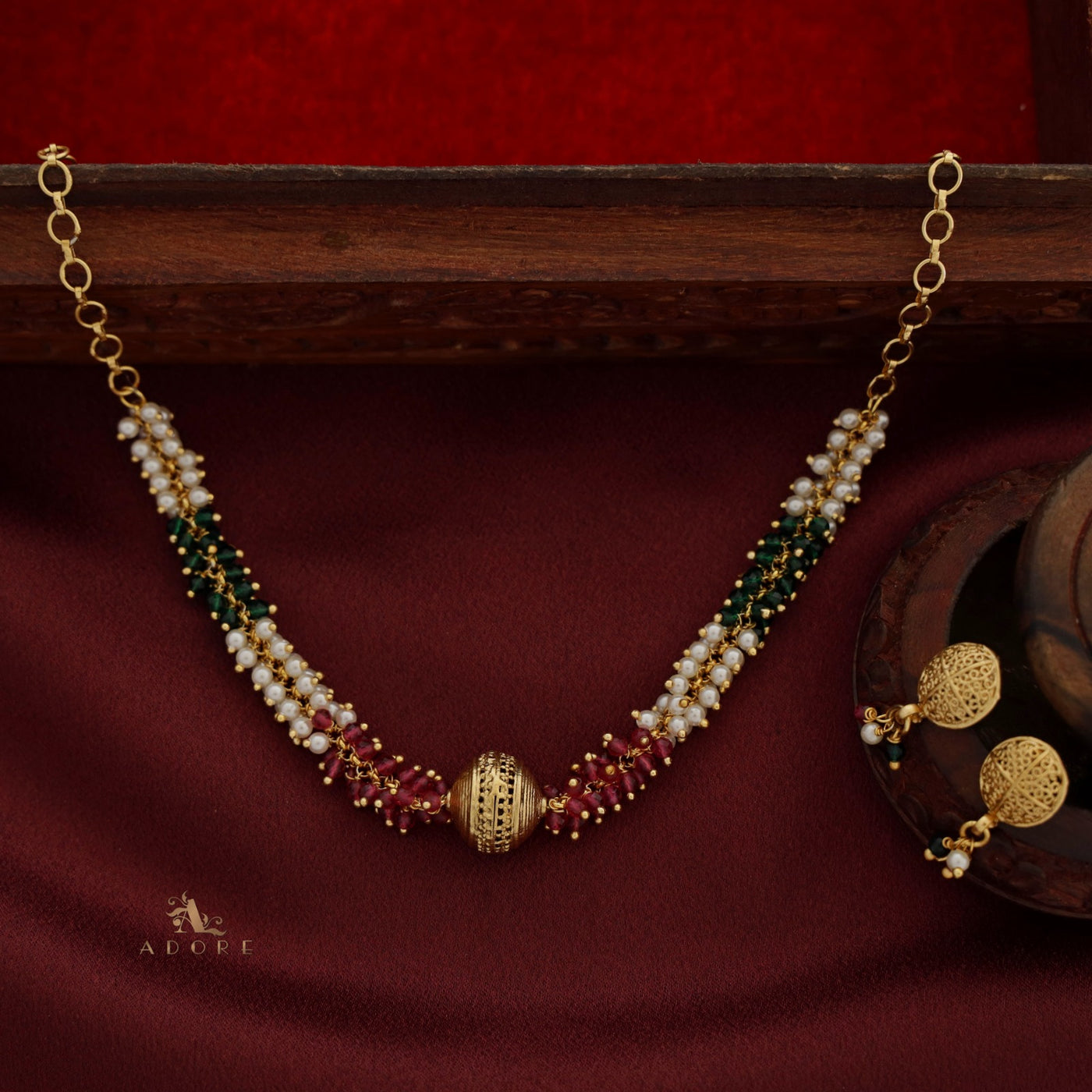 Yadvi Short Neckpiece / Choker With Earring