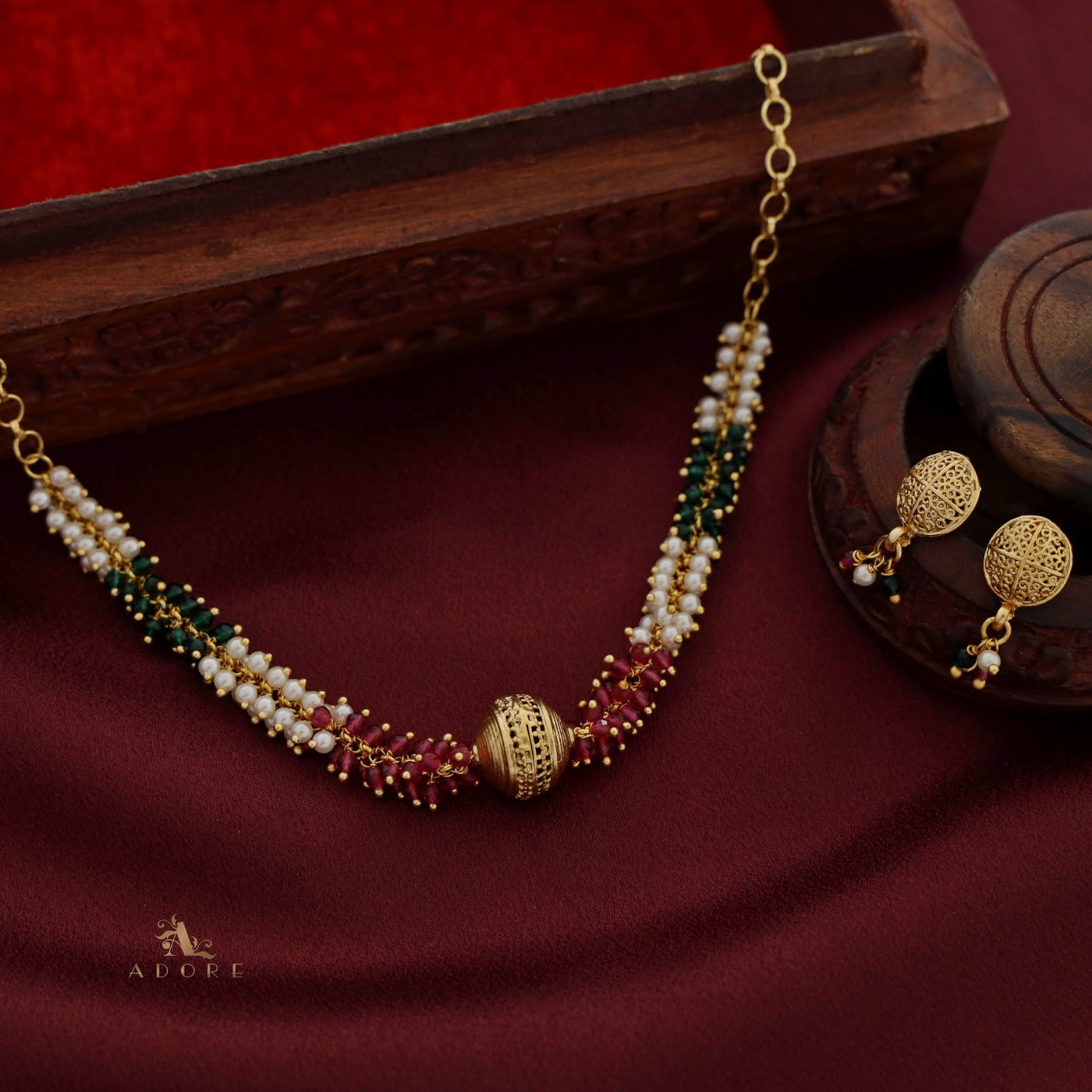 Yadvi Short Neckpiece / Choker With Earring