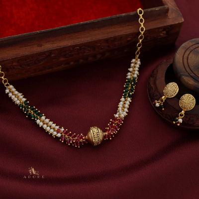 Yadvi Short Neckpiece / Choker With Earring