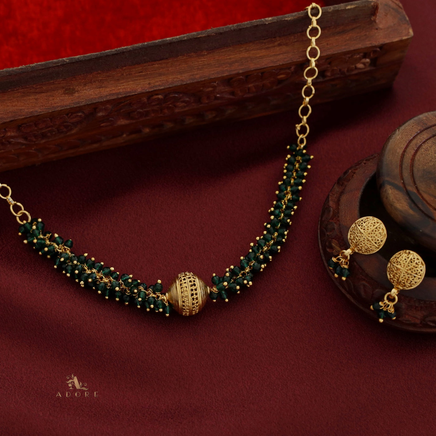 Yadvi Short Neckpiece / Choker With Earring