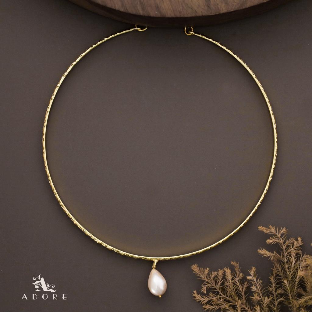 Golden Textured Spiro Neck Cuff