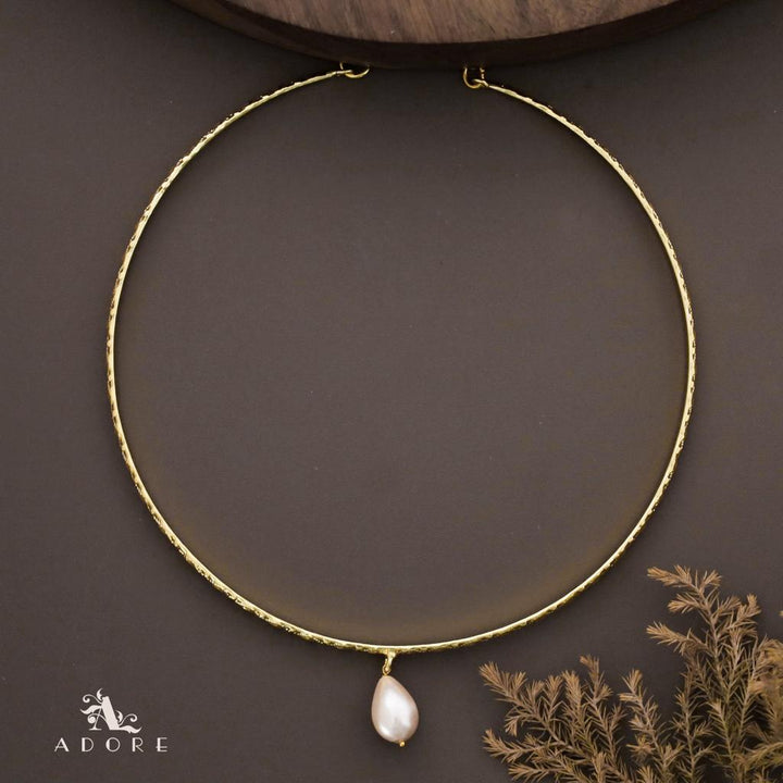 Golden Textured Spiro Neck Cuff