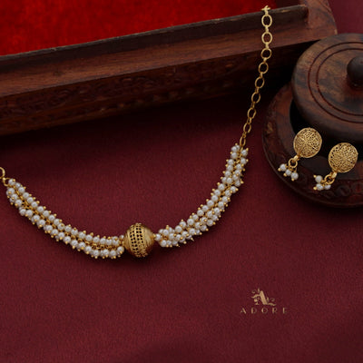 Yadvi Short Neckpiece / Choker With Earring