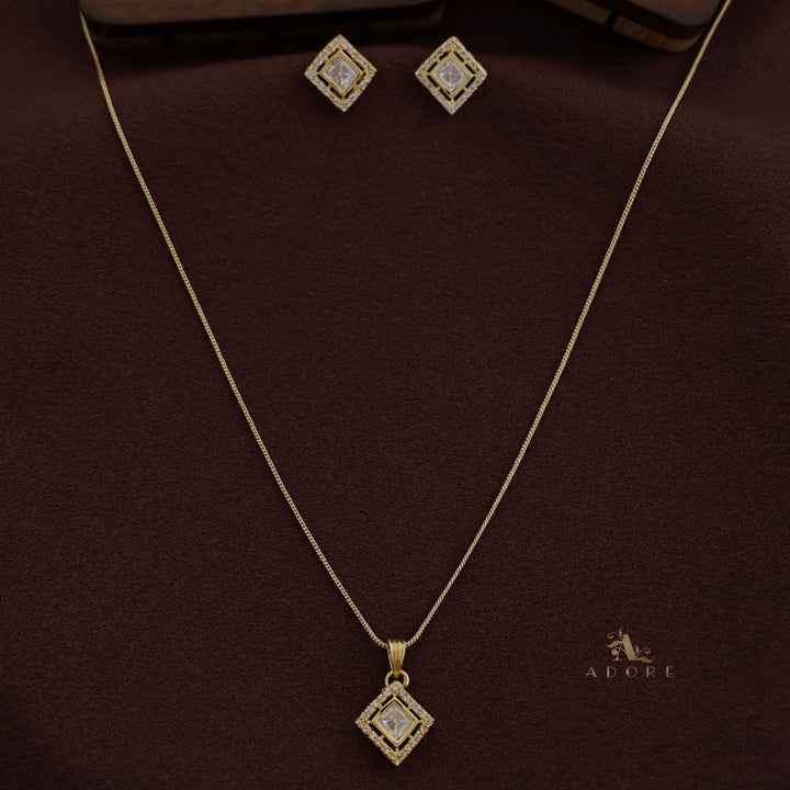 Aashi Golden kundan Neckpiece With Stud